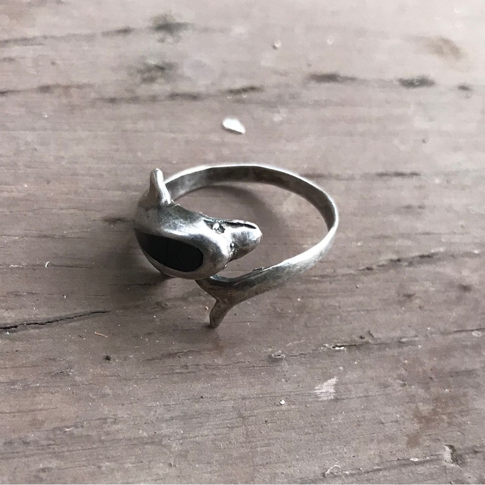 Vintage 80s Sterling silver Dolphin ring with Black Onyx gemstone